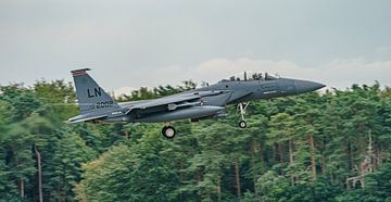 Atterrissage du F-15E Strike Eagle de l'armée de l'air américaine. sur Jaap van den Berg