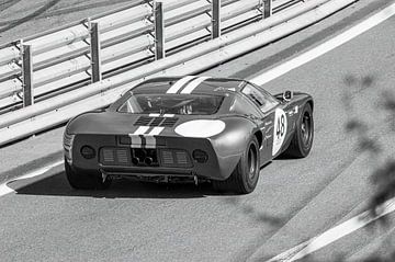 Ford GT40 classic race car leaving the pits