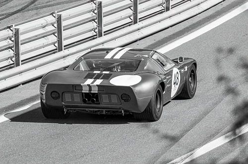 Ford GT40 Oldtimer-Rennwagen bei der Ausfahrt aus den Boxen von Sjoerd van der Wal Fotografie