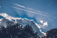 Blauwe lucht wolk in Utrecht ondergaande zon van Lisanne Koopmans thumbnail