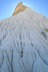 Ein Wasserfall aus Schnee