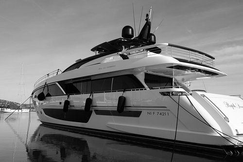 "Riva Corsaro - Raph Seven"