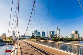 Holbeinsteg en bankdistrict in Frankfurt am Main van Werner Dieterich
