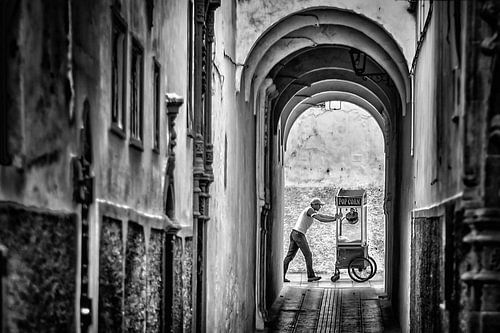 Popcorn in the alley