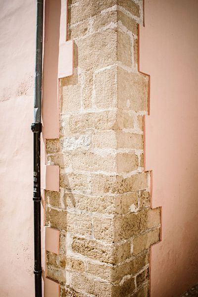 Roze stenen muur Benissa, Spanje van Hannah Hoek