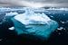 Topje van de ijsberg in helderblauw water van Martijn Smeets