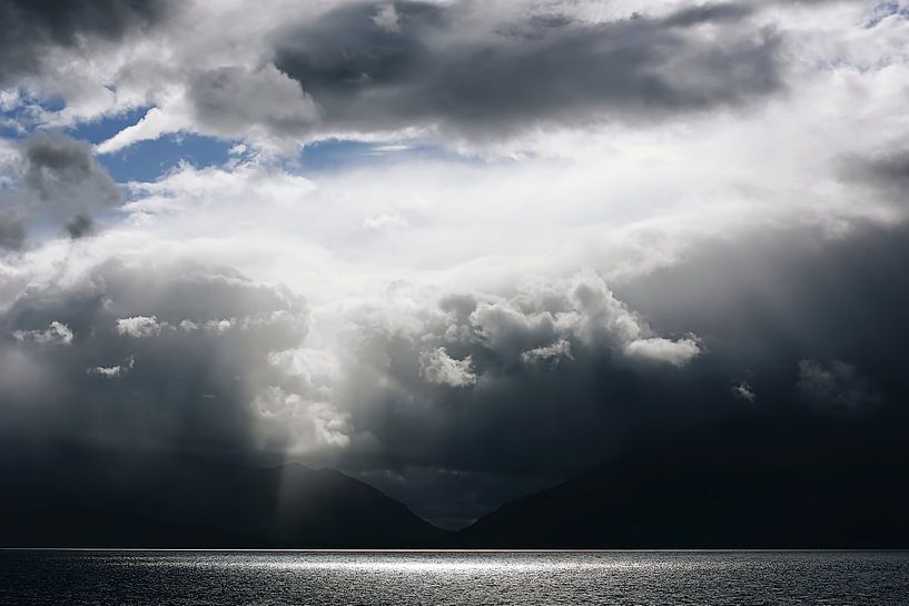 Light in the dark by stewic_