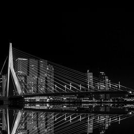 De Erasmusbrug in Rotterdam in spiegelstijl sur ABPhotography