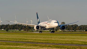 Landende Aeroméxico Boeing 787-8 op Schiphol. van Jaap van den Berg