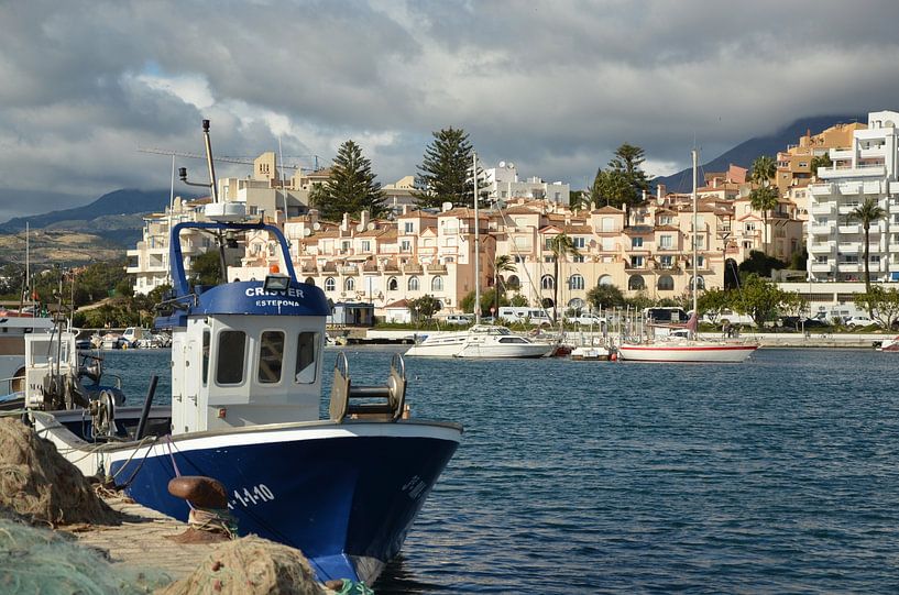 Sur le port de pêche d'Estepona. par Floor Fotografie