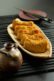 Authentisches Stillleben mit Inarizushi von Gayane Nakada