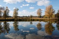 uitzicht op een meer in boswachterij Dorst met stapelwolken en reflectie van W J Kok thumbnail