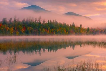 Herfst bij Connery Pond in Adirondack State Park van Henk Meijer Photography