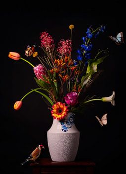 Stilleven met kleurrijke bloemen en een moderne twist