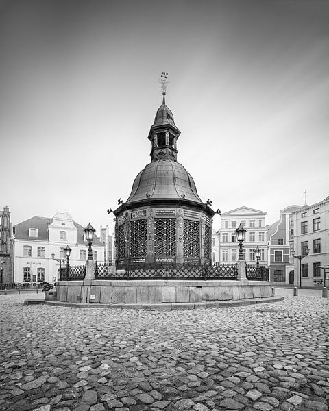 Wasserkunst Wismar (z/w) van Florian Schmidt