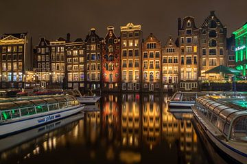 Amsterdam - de dansende huizen op het Damrak bij nacht