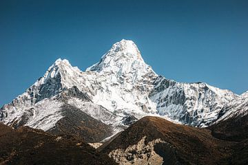 Mount Ama Dablam (6812m) in the Himalayas in Nepal by Thea.Photo