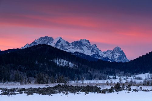 Ochtendrood over het Zugspitze massief