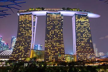 Marina Bay Sands is een resort aan de Marina Bay in Singapore van Yevgen Belich