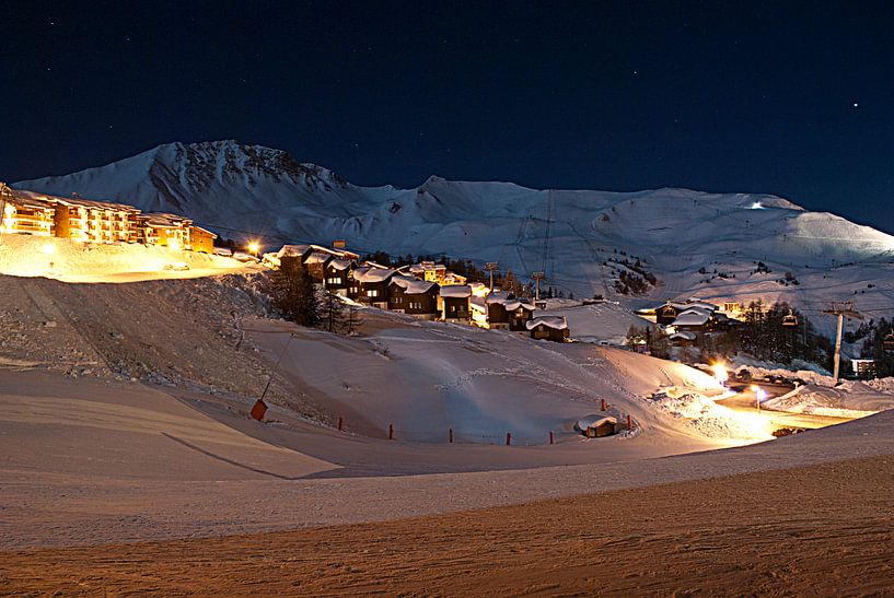 Nachtfoto van bergen bi jLa Plagne - Savoie, Frankrijk - Nachtportret van Be More Outdoor