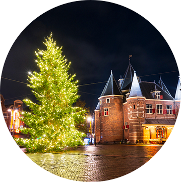 Amsterdam kerstboom bij de Waag op de Nieuwmarkt
