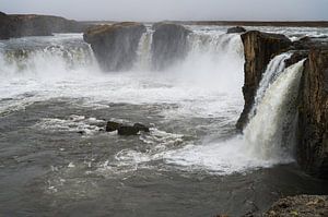 Goðafoss waterval in IJsland van Tim Vlielander