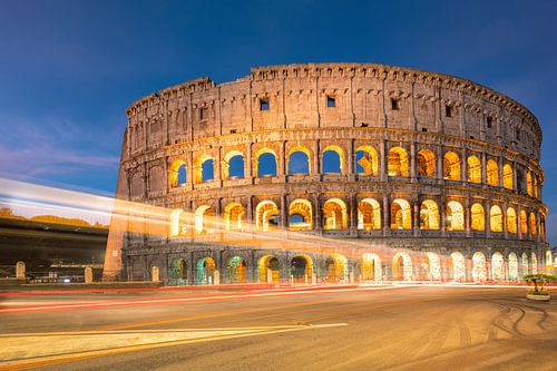 Het Colosseum in Rome bij nacht, Italië