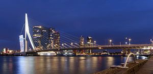 Avond skyline van Rotterdam van Mister Moret