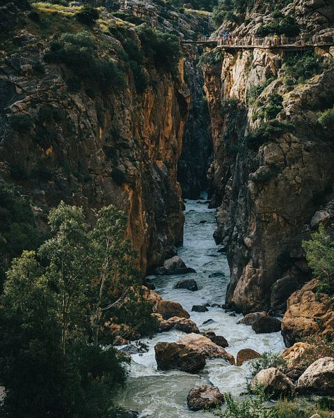 Wild water onder Camito del rel van Milad Hussin