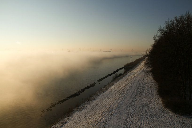 Misty clouds van Abra van Vossen