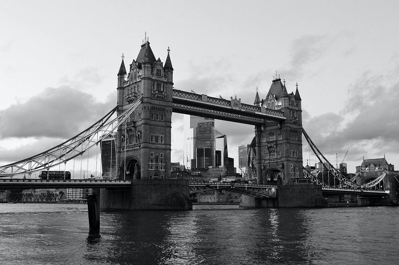 London by Hello Pompoyo