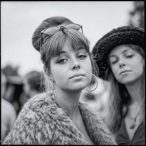 jonge vrouwelijke fan