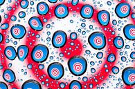 Druppels met psychedelische cirkels in rood, wit en blauw van Wijnand Loven thumbnail