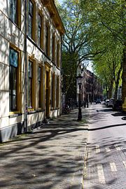 Blick auf die Breedstraat im Zentrum von Utrecht an einem Frühlingstag. (Farbe) von André Blom Fotografie Utrecht