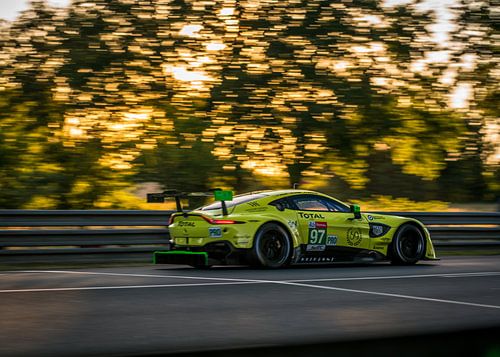 Aston Martin DB11 Le Mans 2019 Sonnenuntergang