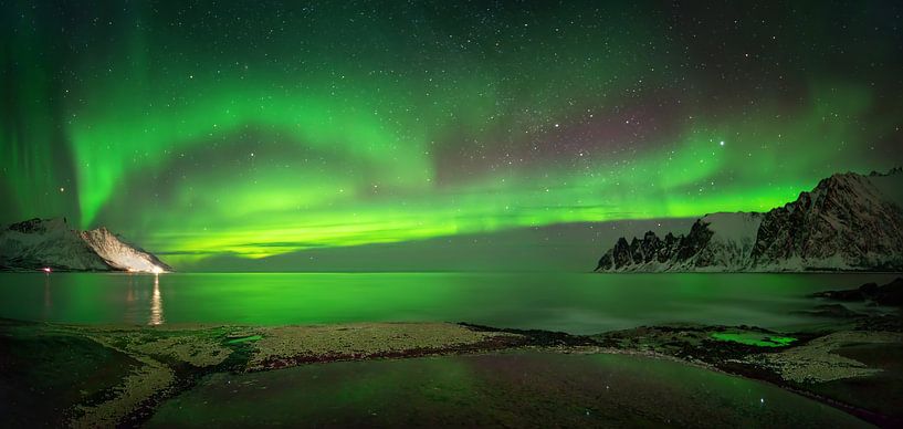 Panorama d'aurores sur Tugeneset par Wojciech Kruczynski