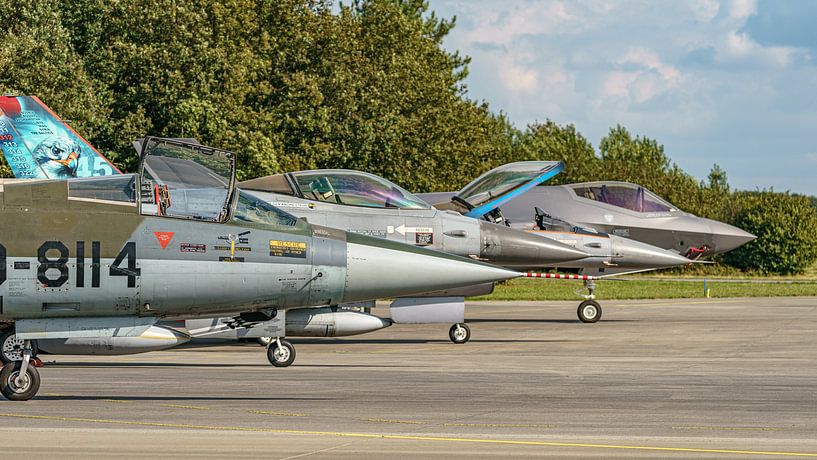 Three generations of Royal Air Force fighter aircraft. by Jaap van den Berg