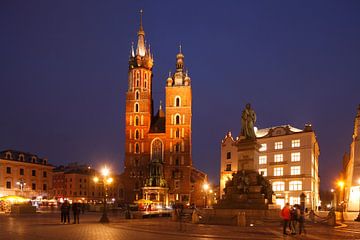 St. Mary's Basilica  on the Rynek at dusk, UNESCO World Heritage Site,  Krakow, Lesser Poland, Polan