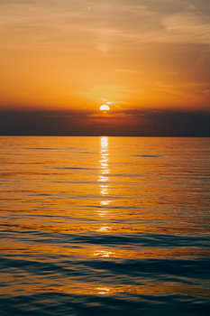 Coucher de soleil en septembre sur la mer du Nord.  Pays-Bas