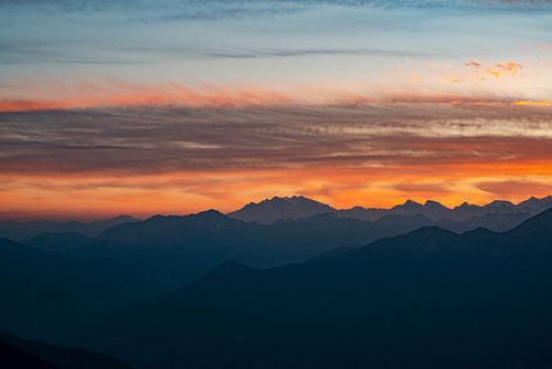 Zonsondergang van het Lago Maggiore naar de Dufour-piek