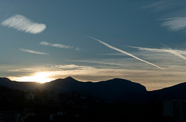 Zonsopgang over Chambéry van Richard Wareham