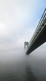 Brug bij New York in de mist by Gilian Fijen