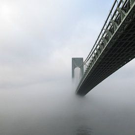 Brug bij New York in de mist sur Gilian Fijen