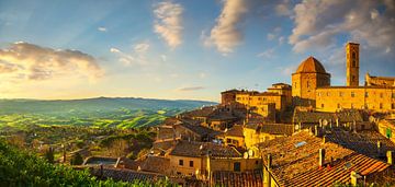 De skyline van de stad Volterra, Toscane van Stefano Orazzini