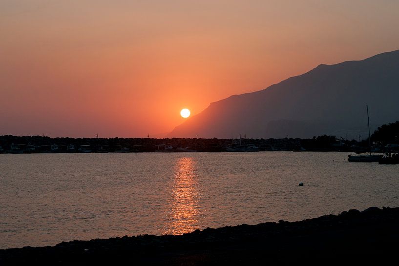 Zonsondergang in Kreta - Met zon von Mariska Hanegraaf