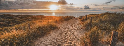 Zon, zee en strand van Dirk van Egmond