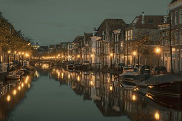 Leiden in de avond van Dirk van Egmond