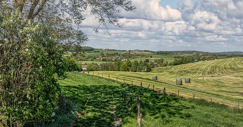 Dronefoto van de Zuid-Limburgse heuvels bij Epen