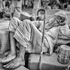 Slapende zwerver op treinstation in Haridwar,India van Wout Kok