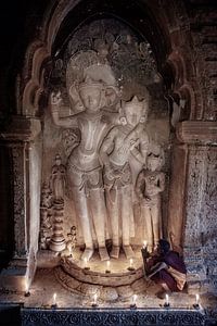 Junger Mönch in den Tempeln von Bagan